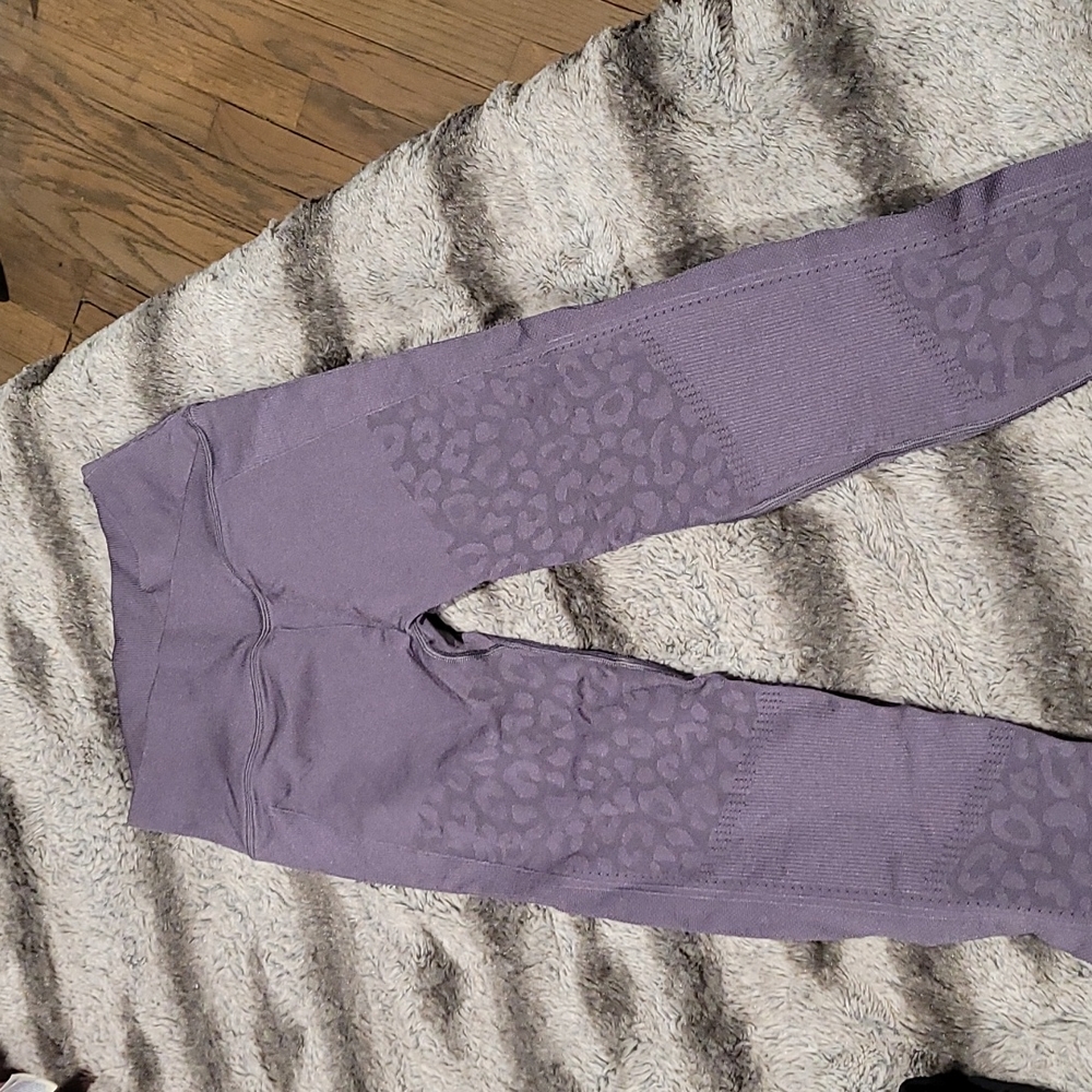 Small Victoria's secret workout leggings in charcoal gray